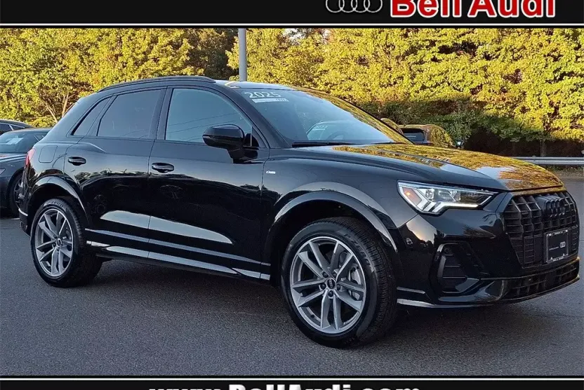 2025 Audi Q3 S line Premium photo 1