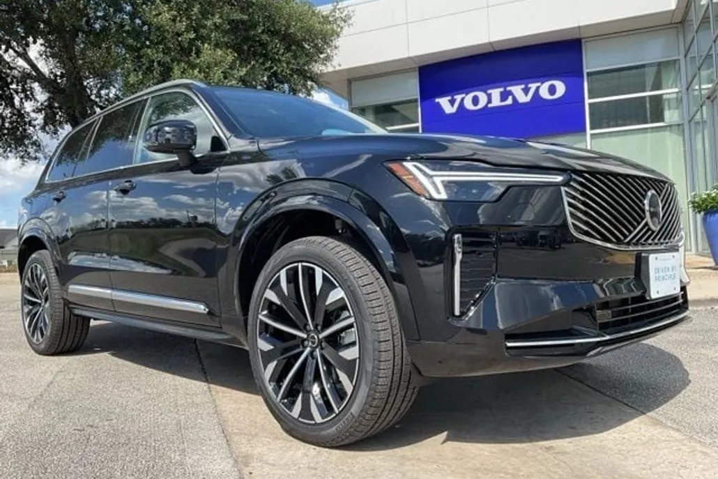 2026 Volvo XC90 B5 Core photo 1