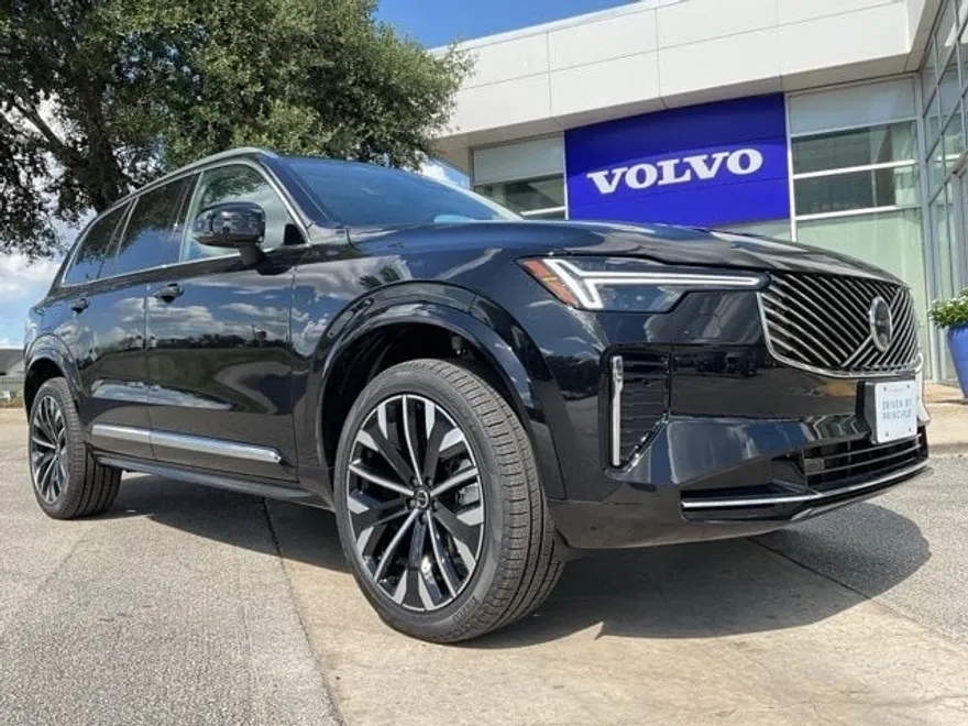 2026 Volvo XC90 B5 Core photo 1