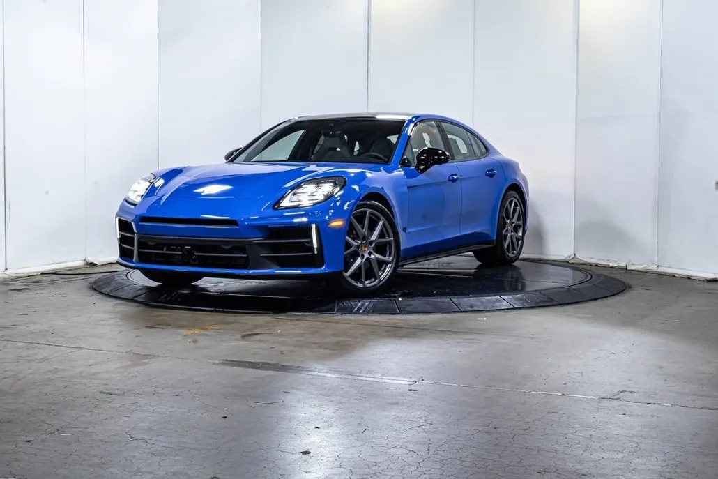2025 Porsche Panamera 4 photo 1