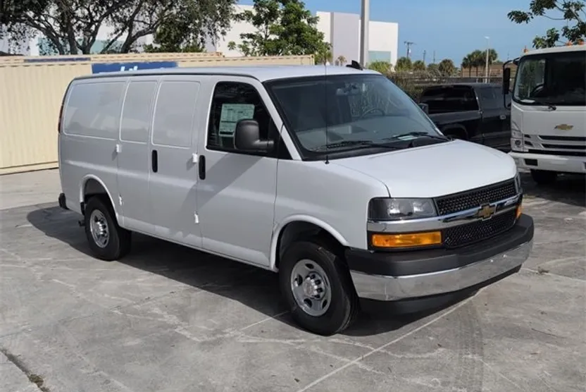 2025 Chevrolet Express Cargo 2500 photo 1