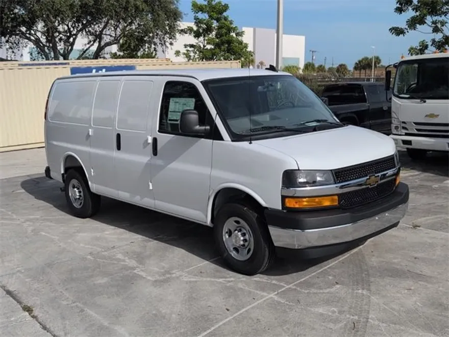2025 Chevrolet Express Cargo 2500 photo 1