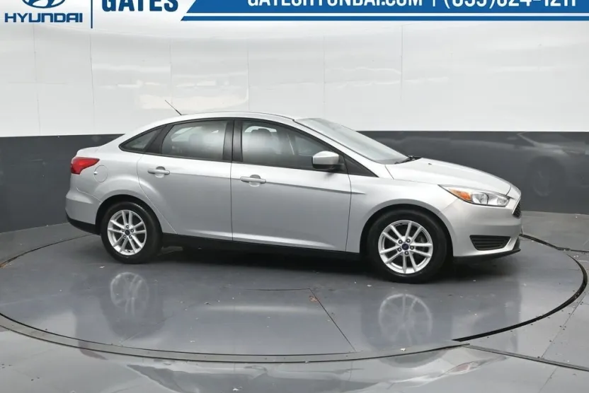 2018 Ford Focus SE photo 1