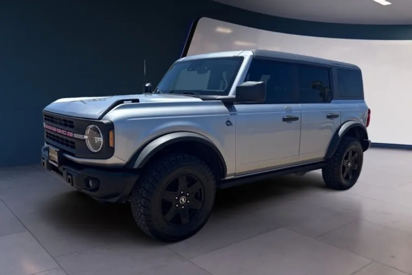 2023 Ford Bronco Black Diamond photo 1