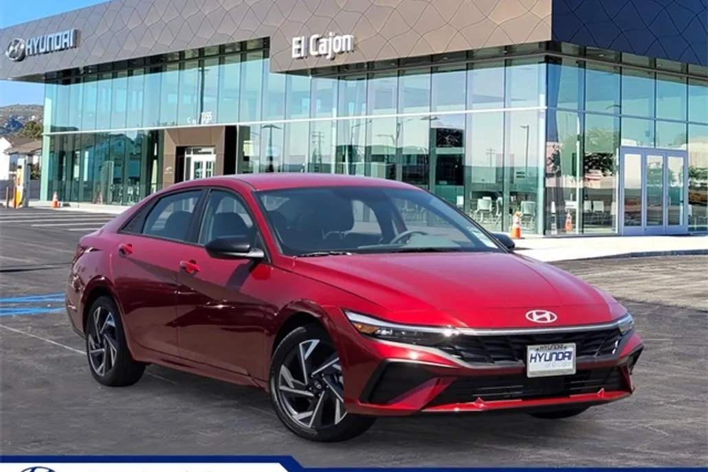 2025 Hyundai Elantra SEL Sport photo 1