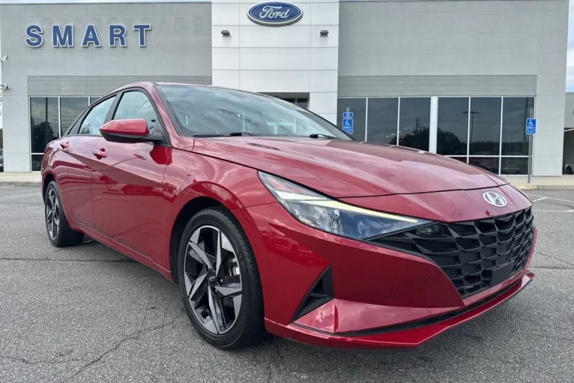 2023 Hyundai Elantra SEL photo 1