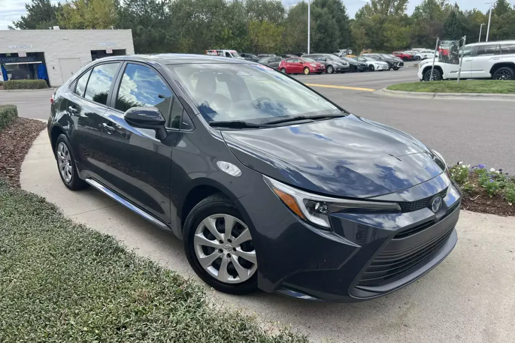 2025 Toyota Corolla Hybrid LE photo 1