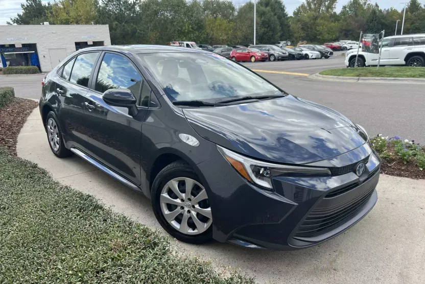 2025 Toyota Corolla Hybrid LE photo 1