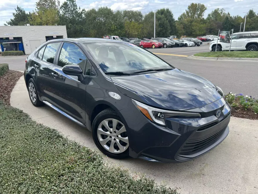 2025 Toyota Corolla Hybrid LE photo 1