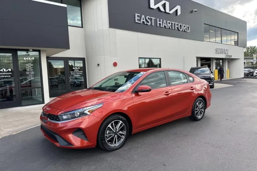 2022 Kia Forte LXS photo 1