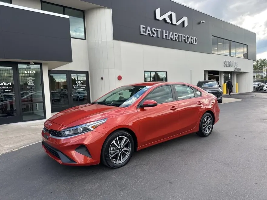 2022 Kia Forte LXS photo 1