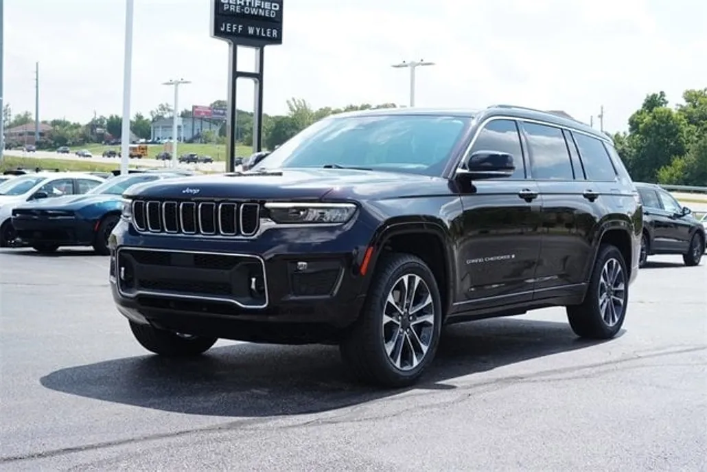2023 Jeep Grand Cherokee Overland photo 1