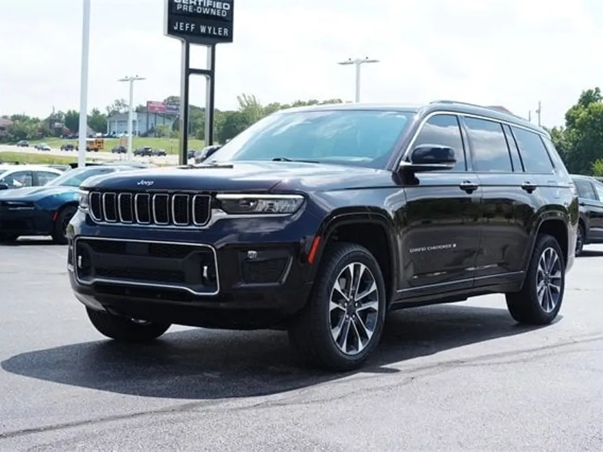 2023 Jeep Grand Cherokee Overland photo 1
