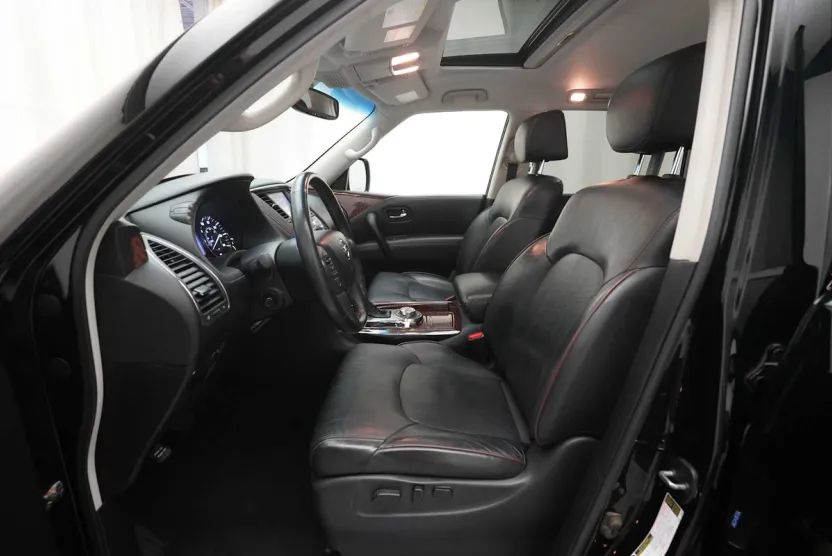 2017 Nissan Armada Platinum photo 1