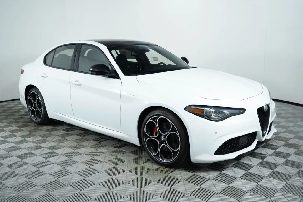 2023 Alfa Romeo Giulia Ti Veloce photo 1