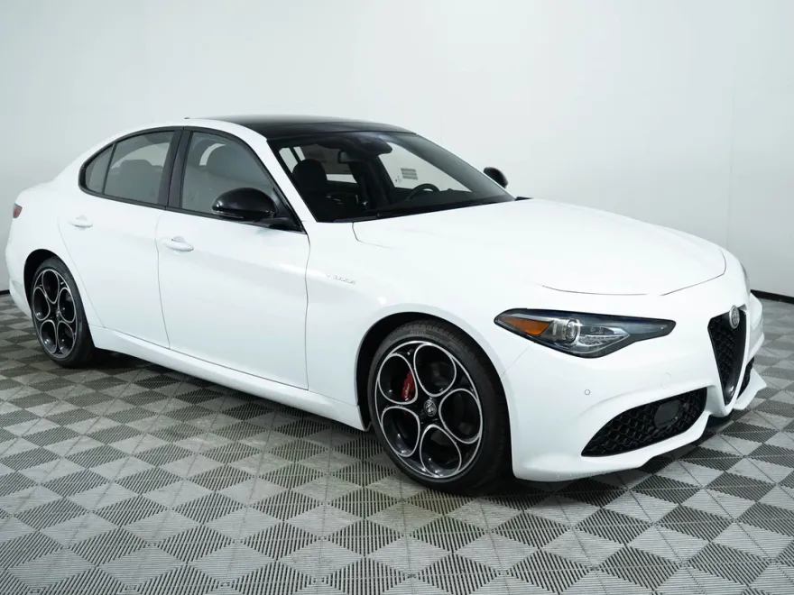 2023 Alfa Romeo Giulia Ti Veloce photo 1