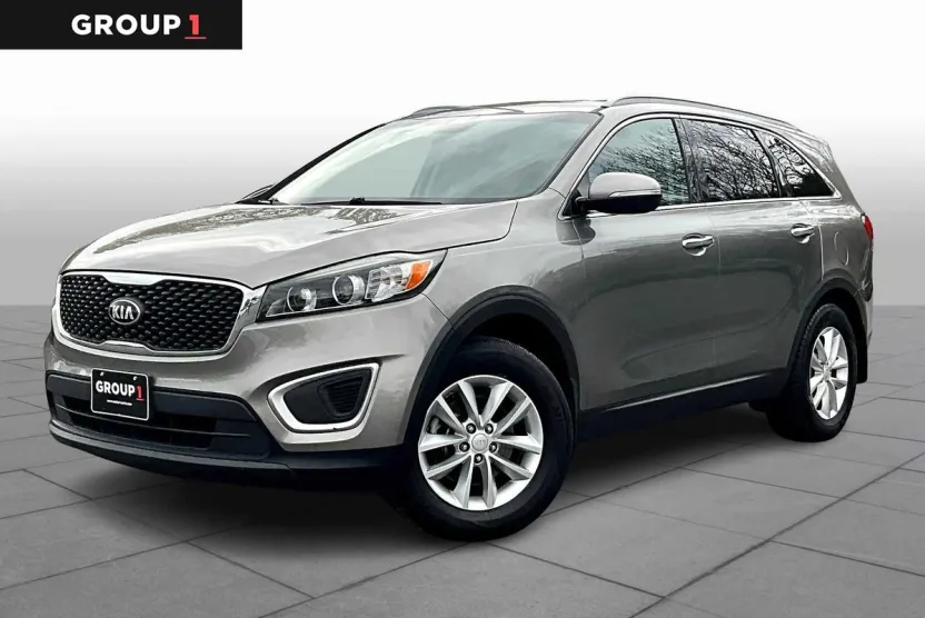 2017 Kia Sorento LX photo 1