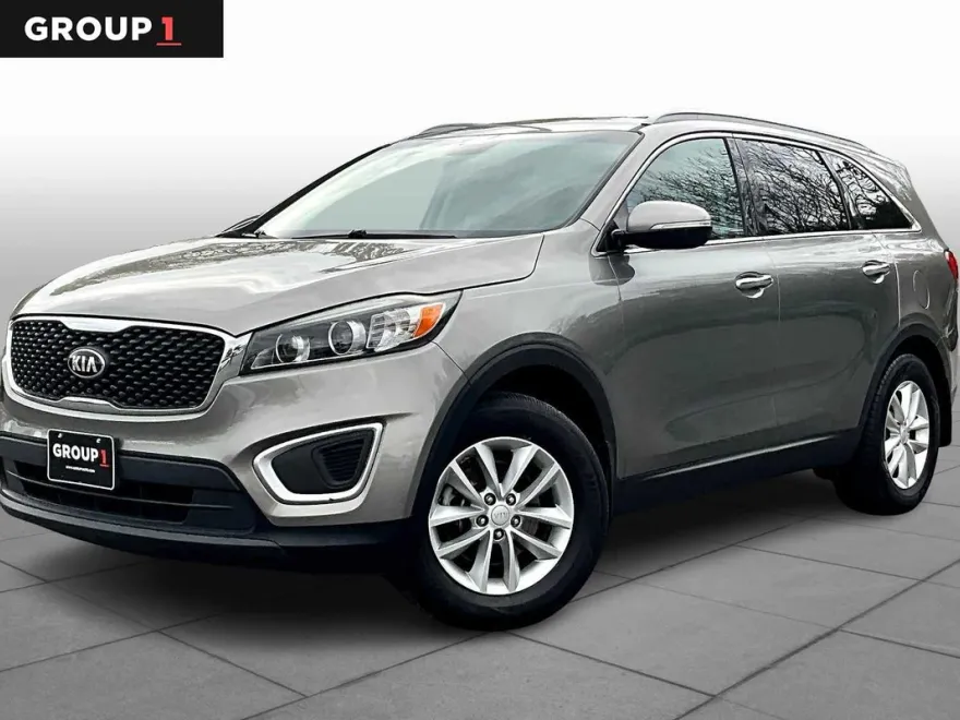 2017 Kia Sorento LX photo 1