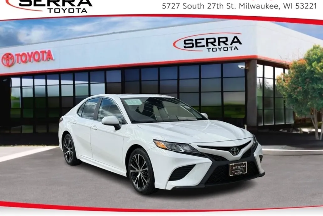 2019 Toyota Camry SE photo 1