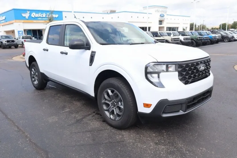 2025 Ford Maverick XLT photo 1