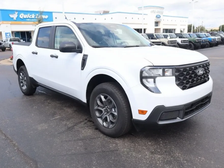 2025 Ford Maverick XLT photo 1
