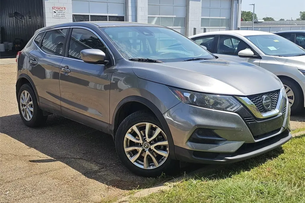 2020 Nissan Rogue Sport S photo 1