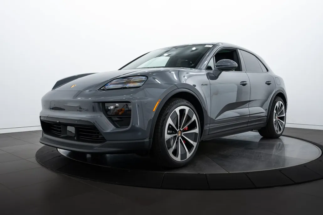 2025 Porsche Macan Electric photo 1