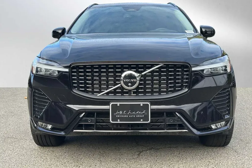 2025 Volvo XC60 B5 Plus photo 1