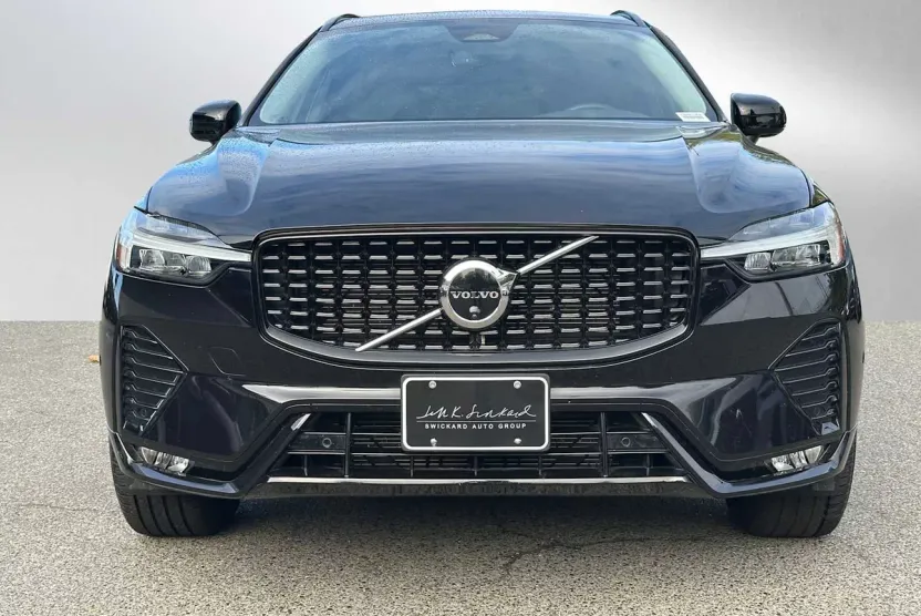 2025 Volvo XC60 B5 Plus photo 1