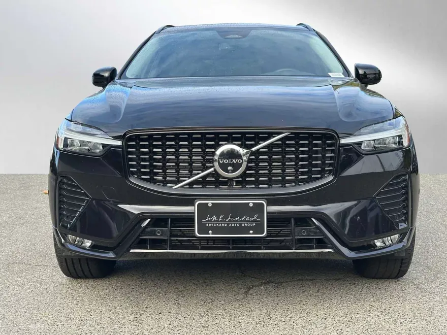 2025 Volvo XC60 B5 Plus photo 1
