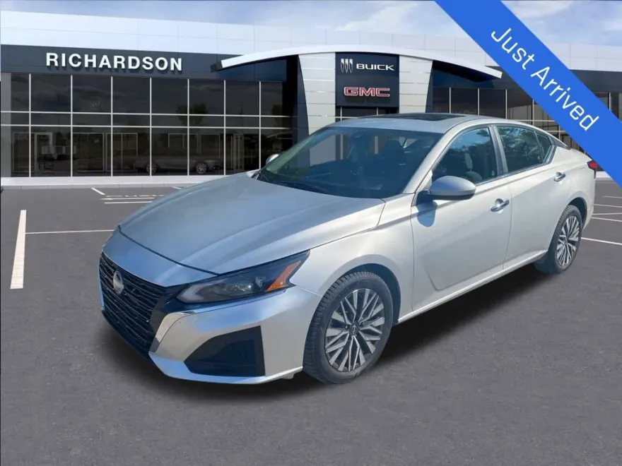 2023 Nissan Altima 2.5 SV photo 1