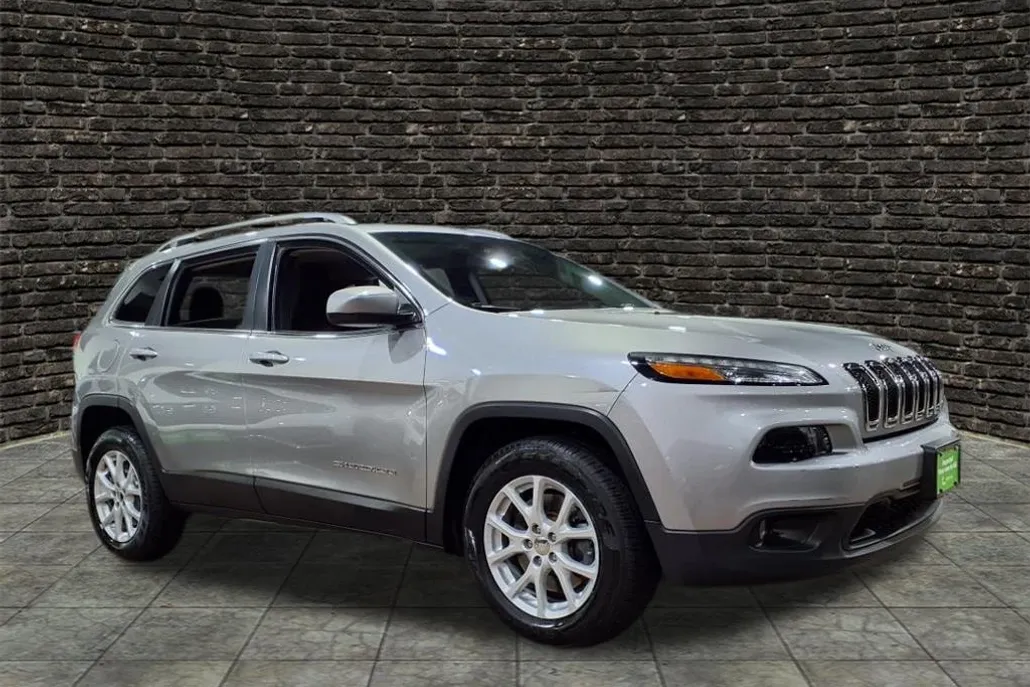 2016 Jeep Cherokee Latitude photo 1