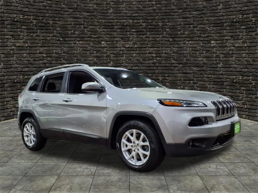 2016 Jeep Cherokee Latitude photo 1