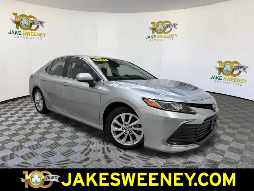 2021 Toyota Camry LE photo 1