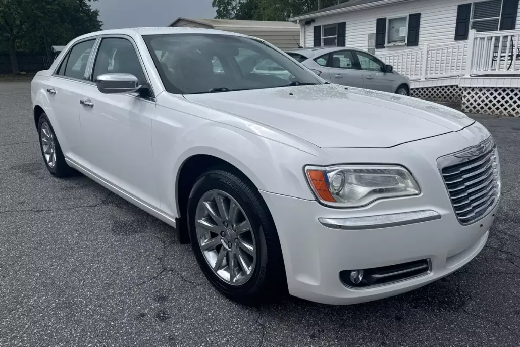 2011 Chrysler 300 Limited photo 1