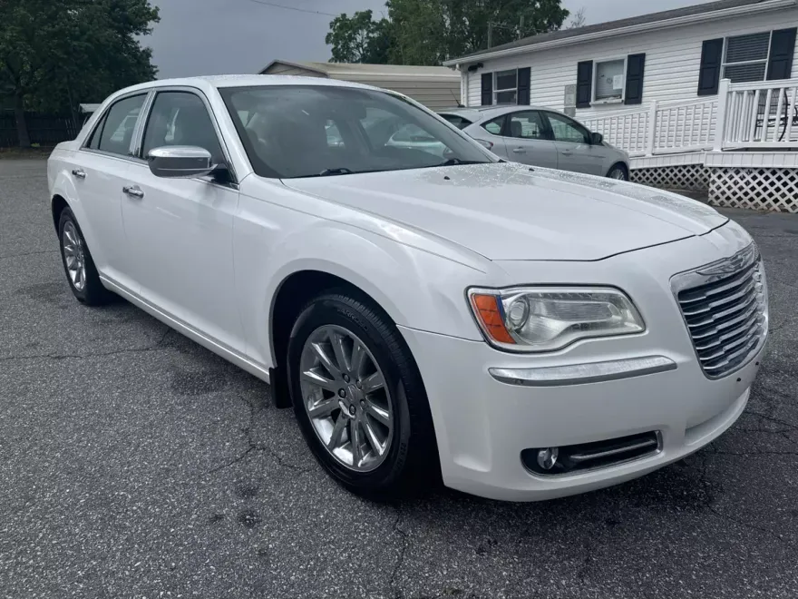 2011 Chrysler 300 Limited photo 1