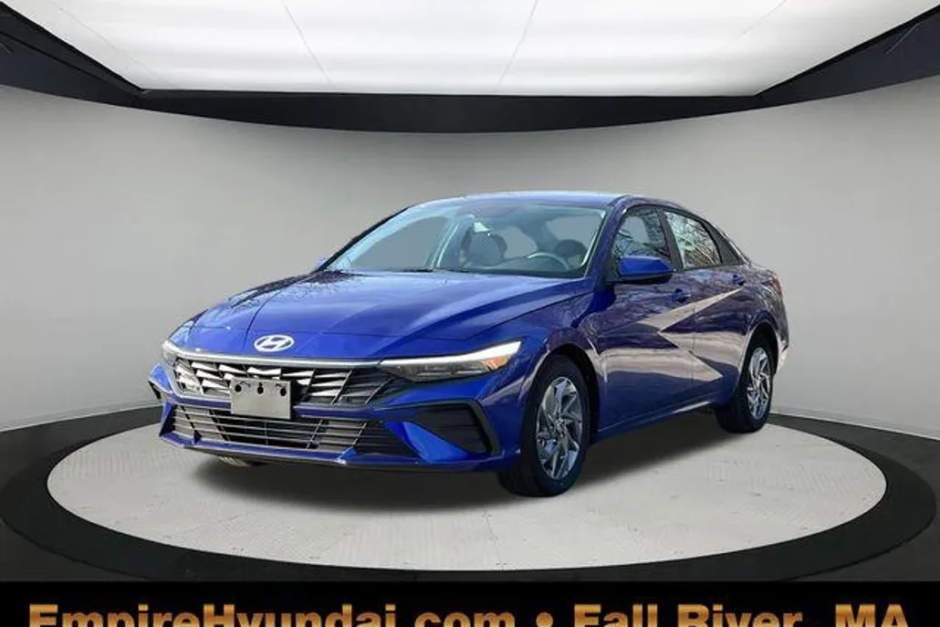 2024 Hyundai Elantra SEL photo 1