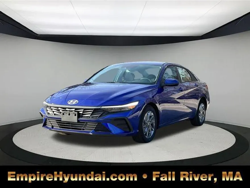 2024 Hyundai Elantra SEL photo 1