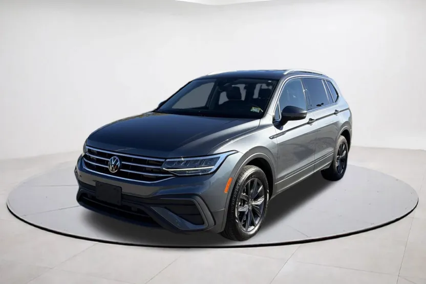2022 Volkswagen Tiguan SE photo 1