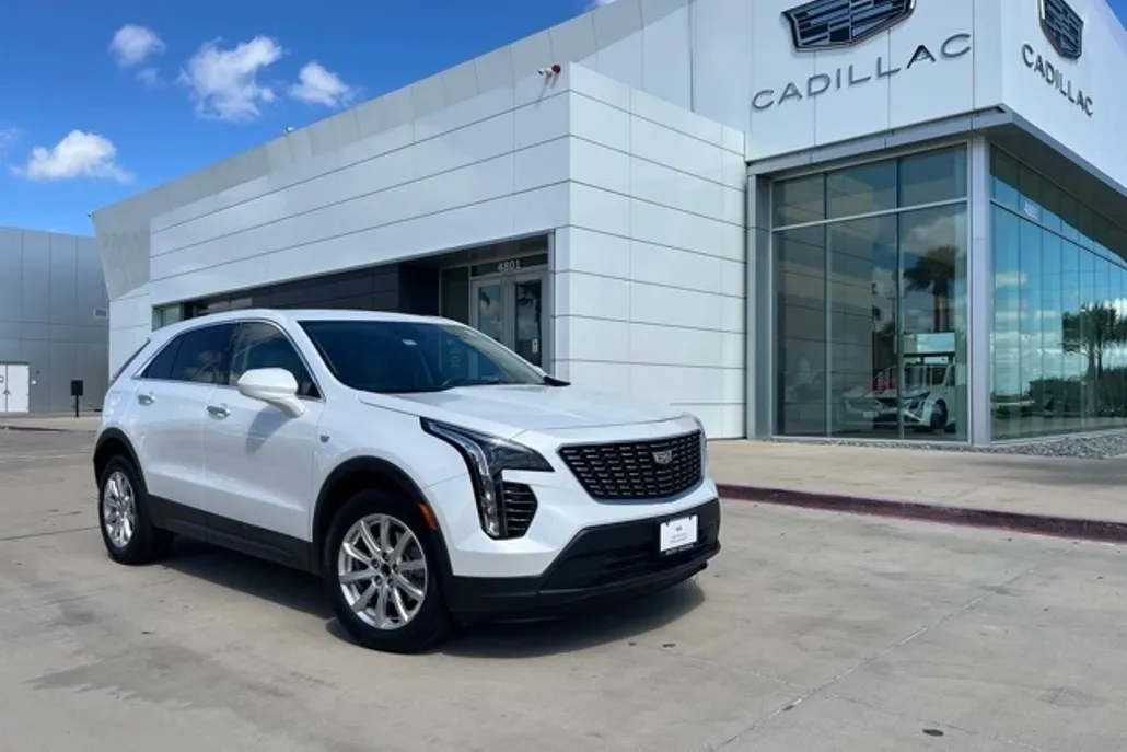 2023 Cadillac XT4 Luxury photo 1