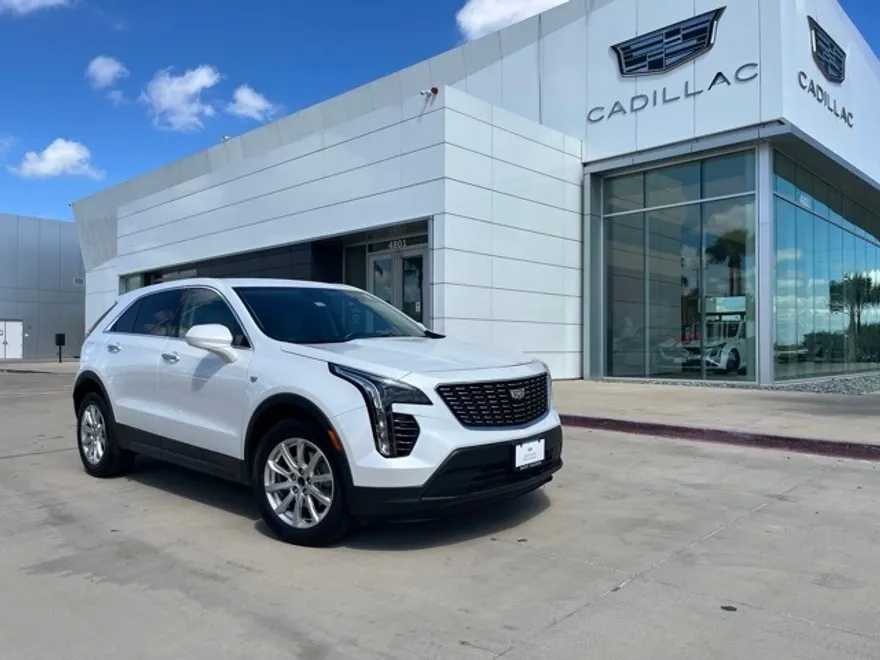 2023 Cadillac XT4 Luxury photo 1