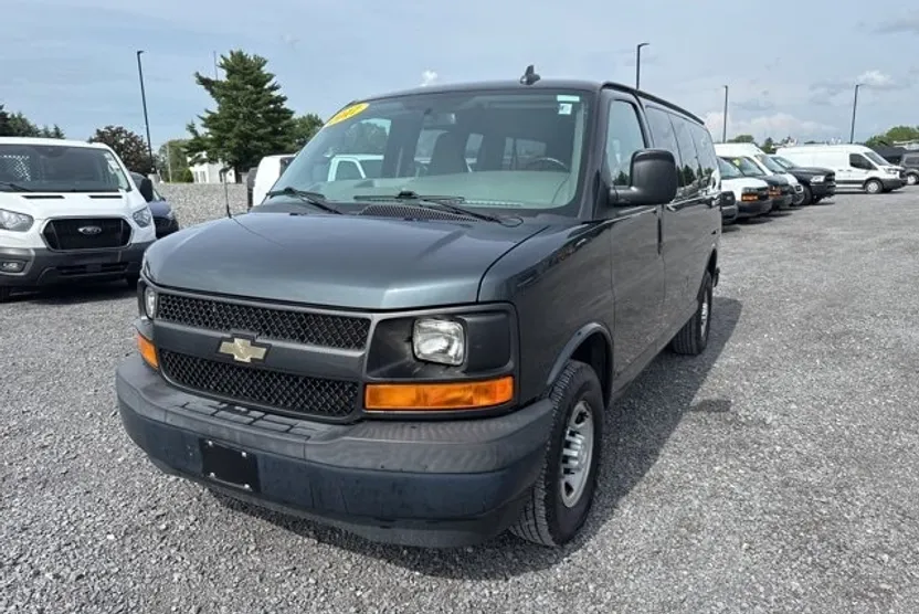 2017 Chevrolet Express Passenger 2500 LS photo 1