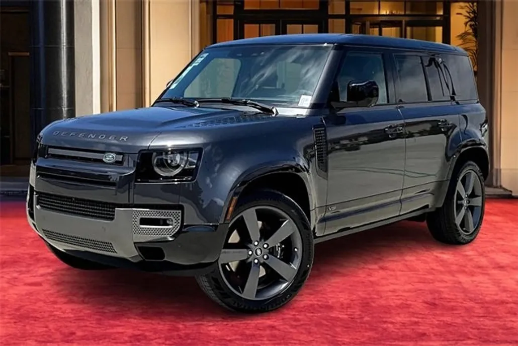 2025 Land Rover Defender 110 V8 photo 1