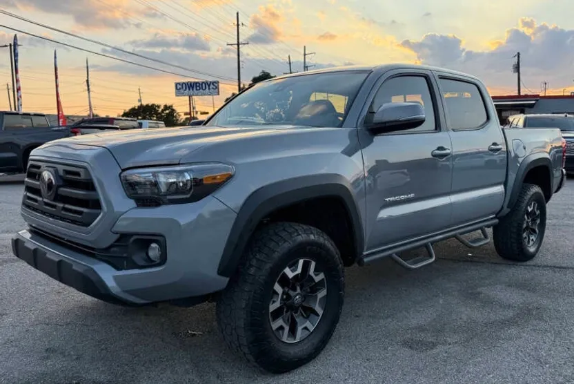 2019 Toyota Tacoma TRD Off-Road photo 1