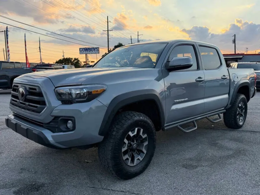 2019 Toyota Tacoma TRD Off-Road photo 1