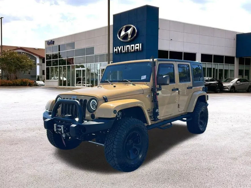 2013 Jeep Wrangler Unlimited Sahara photo 1