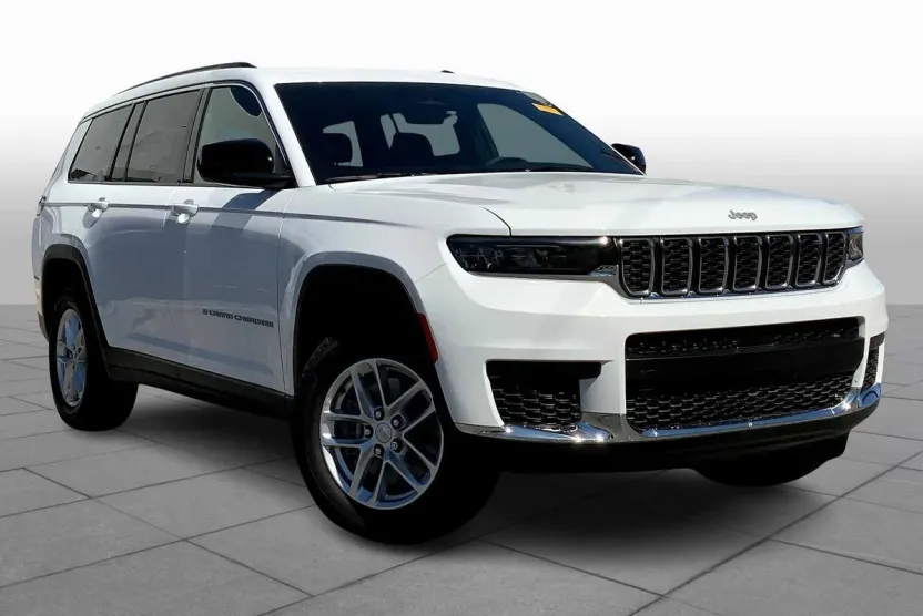2025 Jeep Grand Cherokee Laredo photo 1