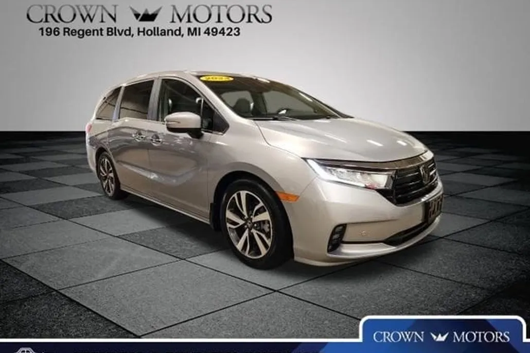 2024 Honda Odyssey Touring photo 1