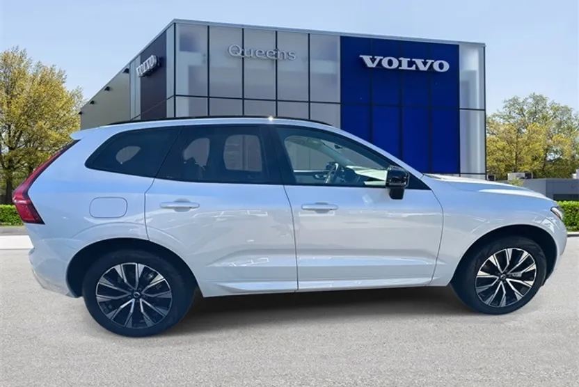 2025 Volvo XC60 B5 Core photo 1