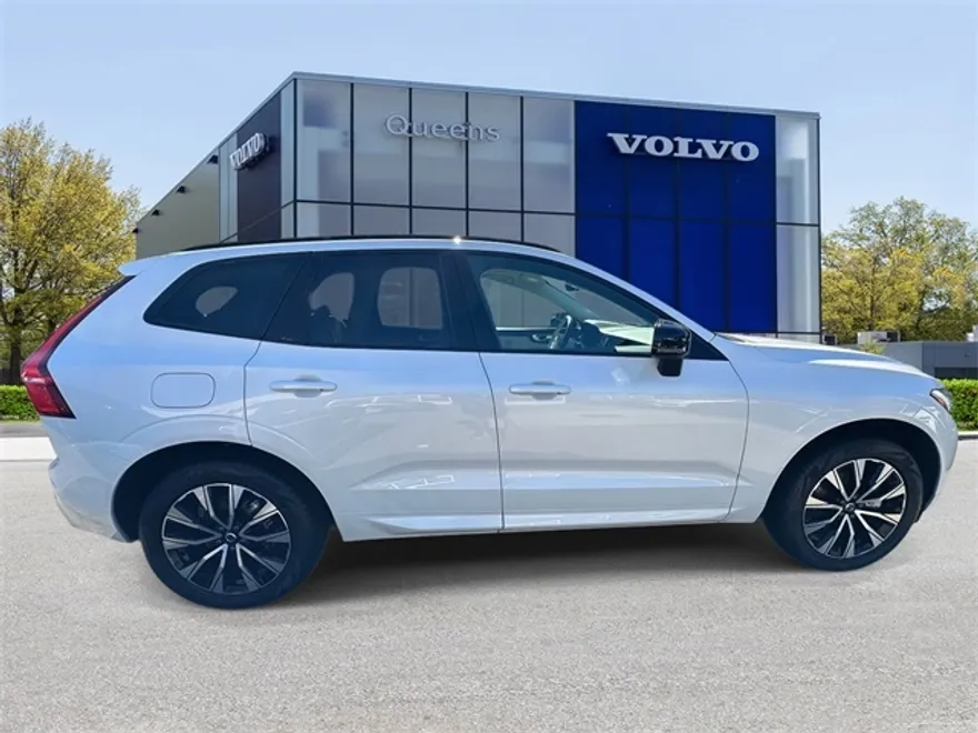 2025 Volvo XC60 B5 Core photo 1